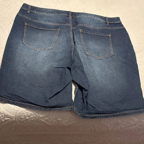 Women's Dark Blue Denim Bermuda Shorts - Relaxed Everyday Fit- size 26 - Picture 4 of 4